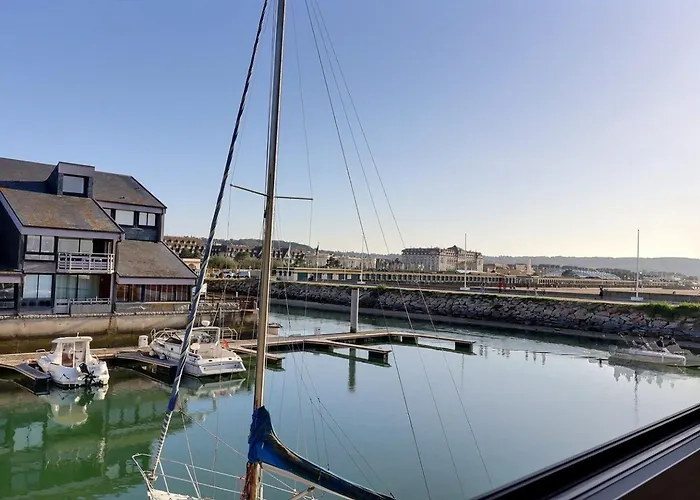 Sublime Apartment Facing The Port & Planches