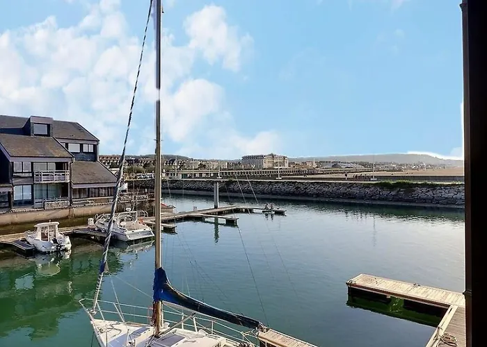 Sublime Apartment Facing The Port & Planches