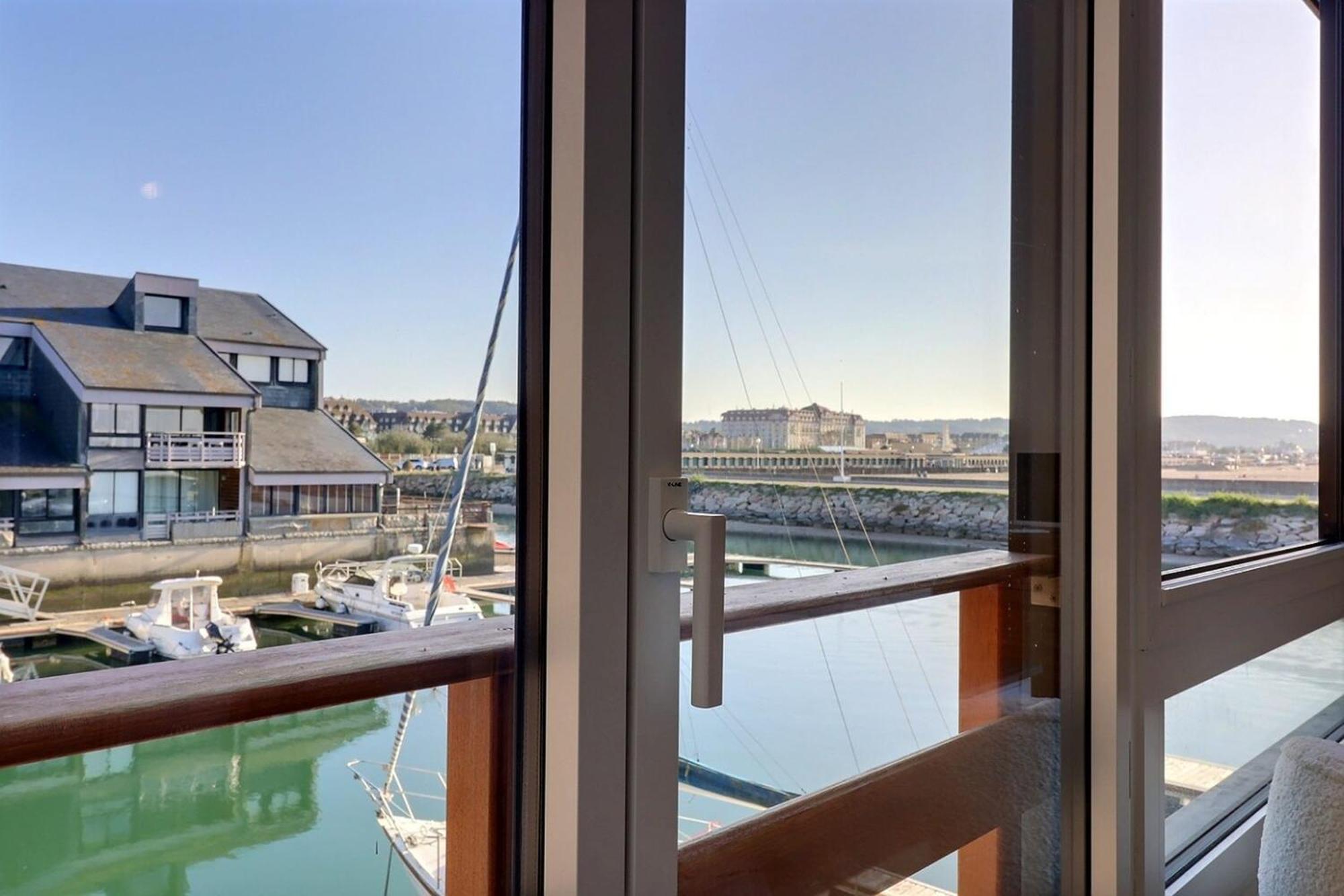 Apartment Sublime Facing The Port & Planches *