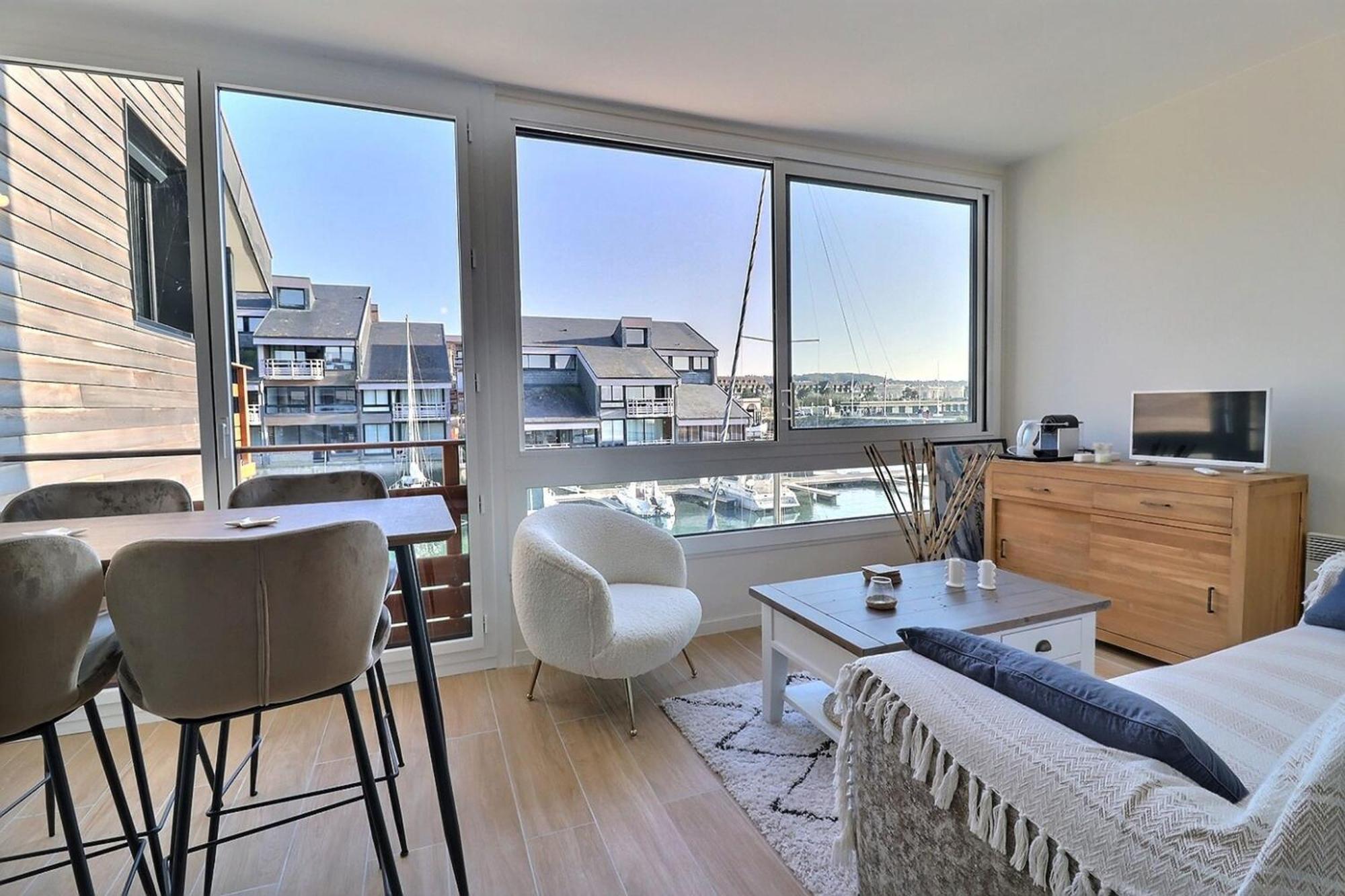 Apartment Sublime Facing The Port & Planches